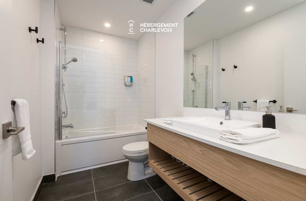 MGR-750 :  Condo 2e & 3e étage - Aux premières loges du levée du Soleil et du St-Laurent