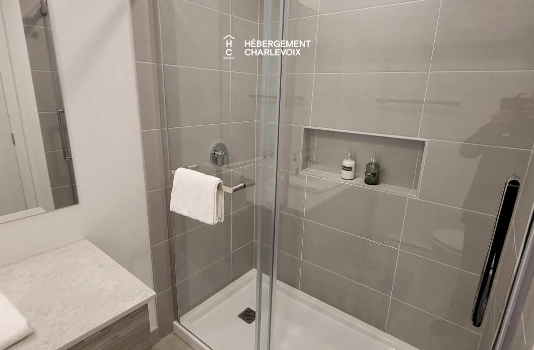 MGR-750 :  Condo 2e & 3e étage - Aux premières loges du levée du Soleil et du St-Laurent