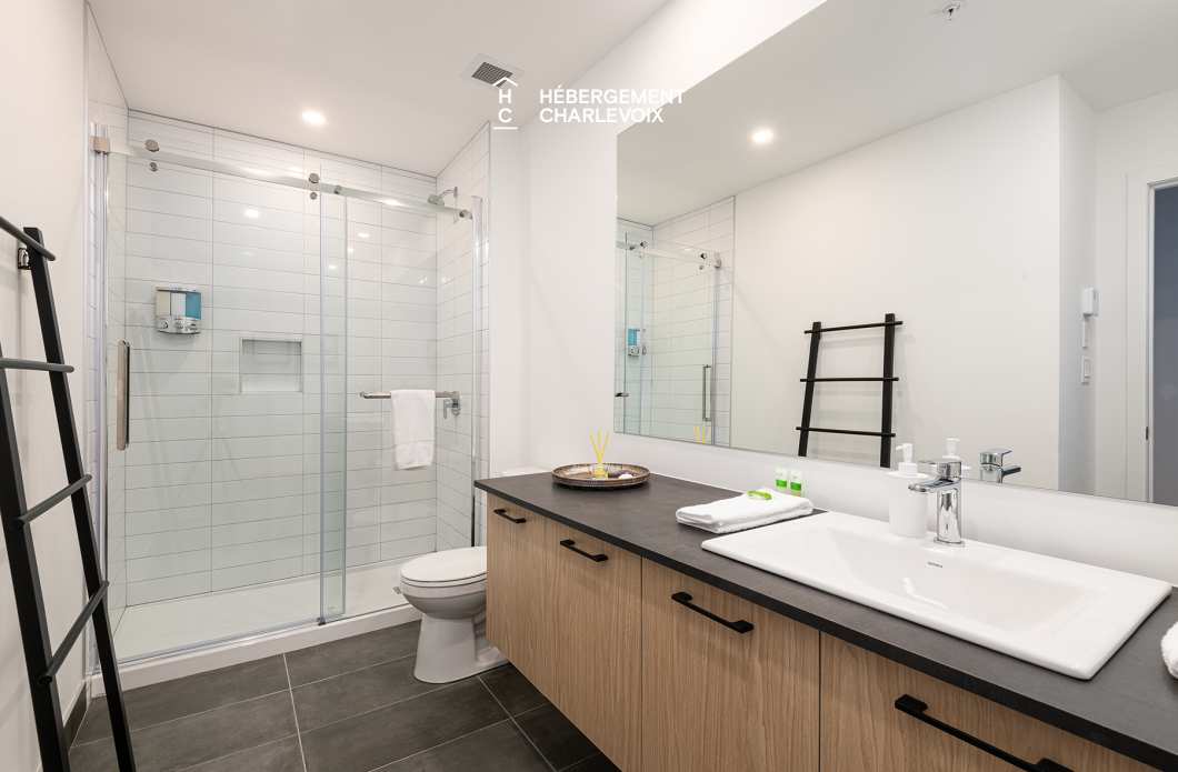MGR-750 :  Condo 2e & 3e étage - Aux premières loges du levée du Soleil et du St-Laurent