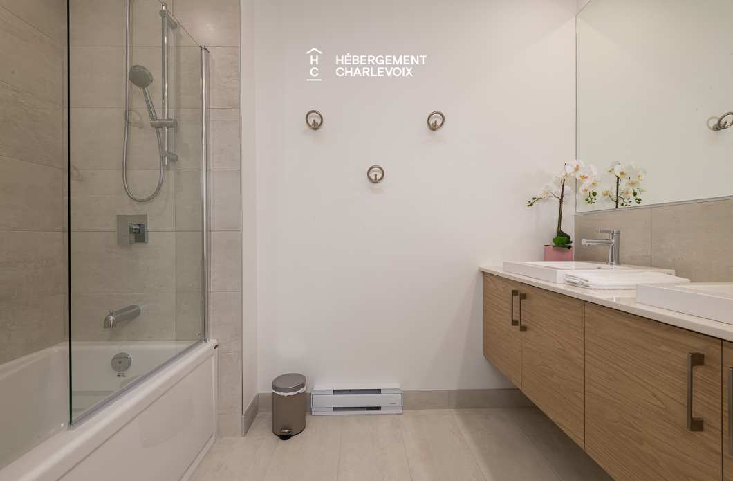 MGR-750:  Condo 4e étage - Penthouse avec vue, perché au-dessus du Fleuve St-Laurent.