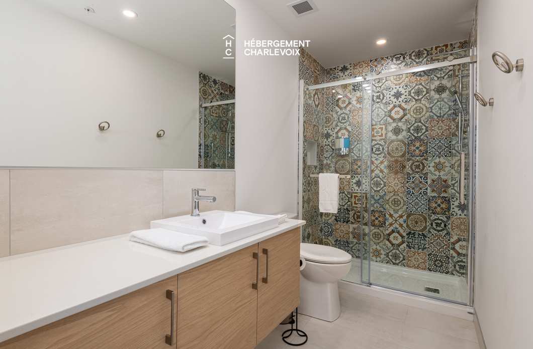 MGR-750:  Condo 4e étage - Penthouse avec vue, perché au-dessus du Fleuve St-Laurent.