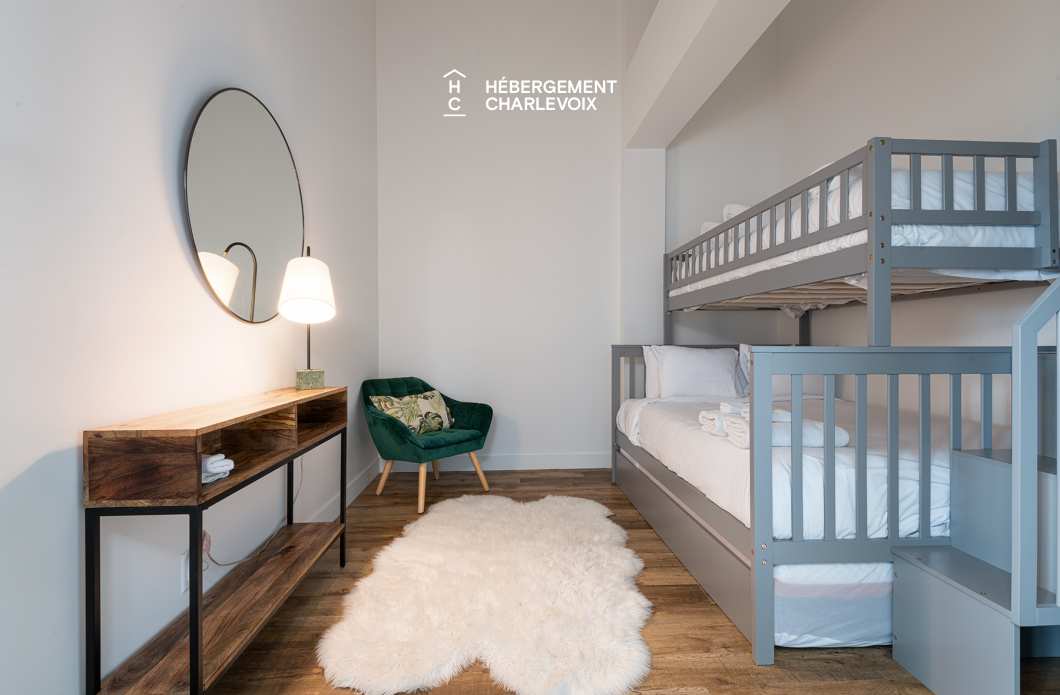 MGR-750:  Condo 4e étage - Penthouse avec vue, perché au-dessus du Fleuve St-Laurent.
