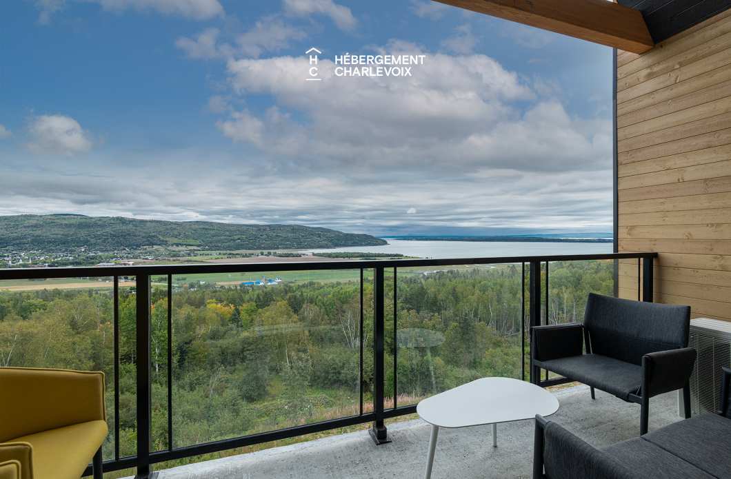 MGR-750:  Condo 4e étage - Penthouse avec vue, perché au-dessus du Fleuve St-Laurent.