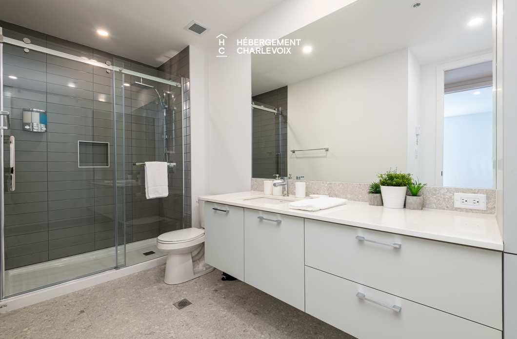 MGR-750:  Condo 4e étage - Penthouse avec vue, perché au-dessus du Fleuve St-Laurent.