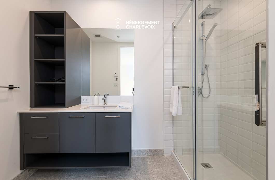 MGR-750:  Condo 4e étage - Penthouse avec vue, perché au-dessus du Fleuve St-Laurent.