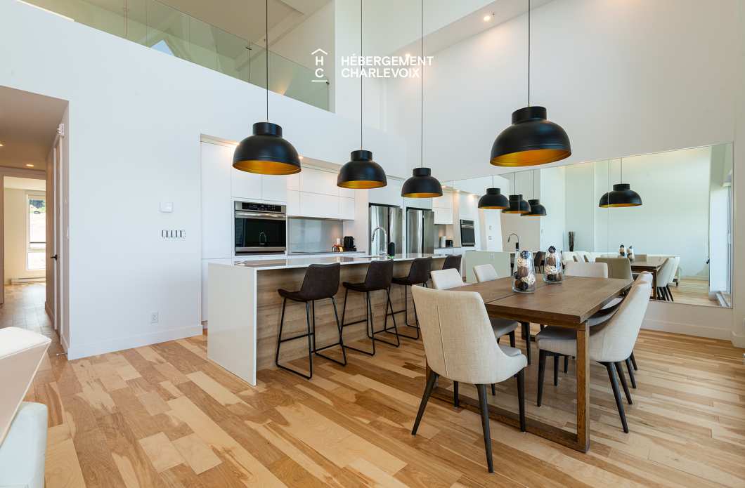 MGR-750:  Condo 4e étage - Penthouse avec vue, perché au-dessus du Fleuve St-Laurent.