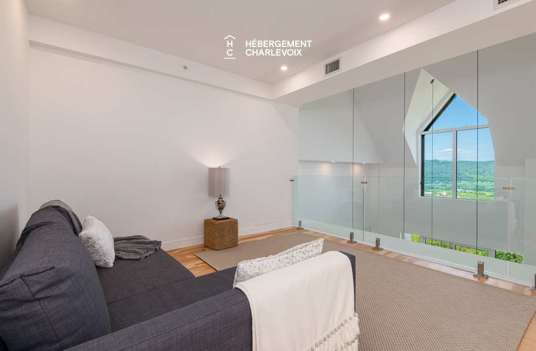 MGR-750:  Condo 4e étage - Penthouse avec vue, perché au-dessus du Fleuve St-Laurent.