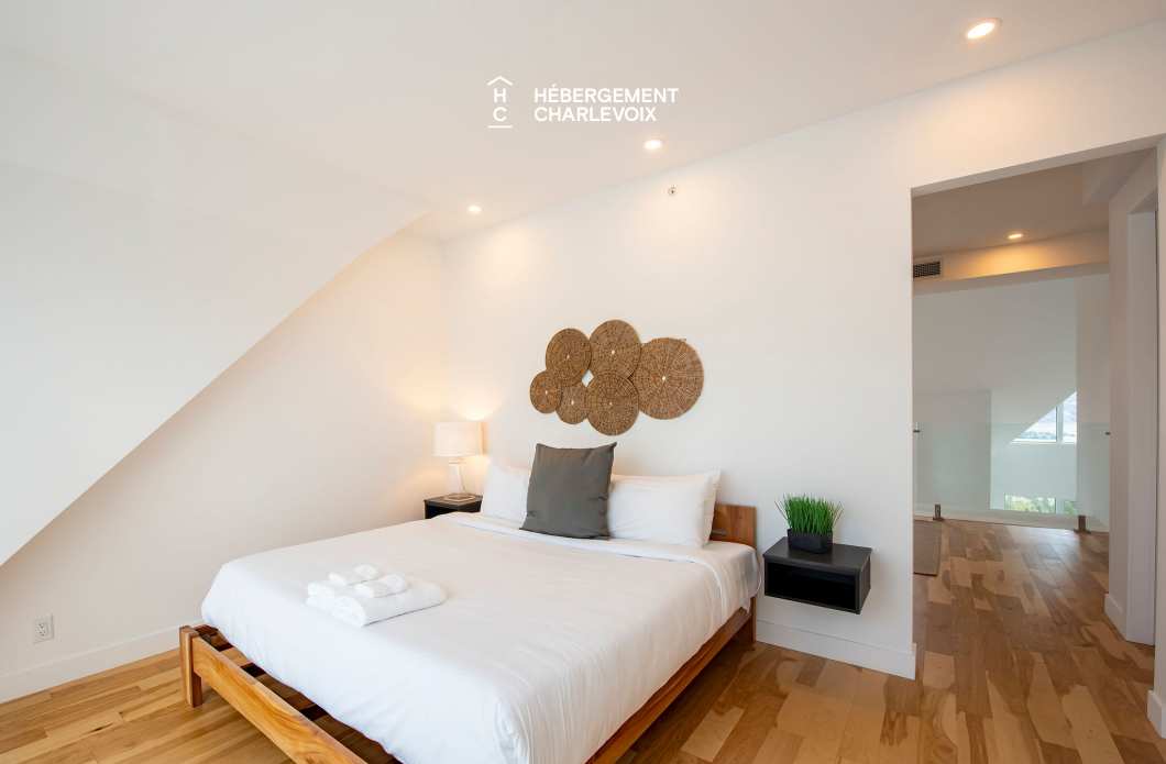 MGR-750:  Condo 4e étage - Penthouse avec vue, perché au-dessus du Fleuve St-Laurent.