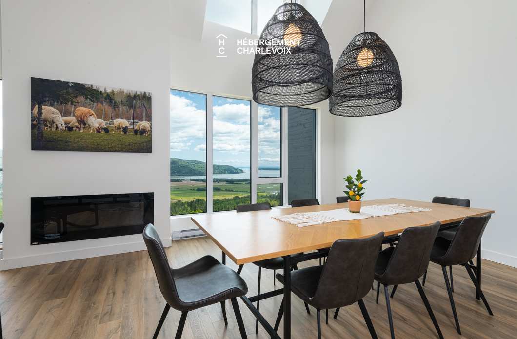 MGR-750:  Condo 4e étage - Penthouse avec vue, perché au-dessus du Fleuve St-Laurent.