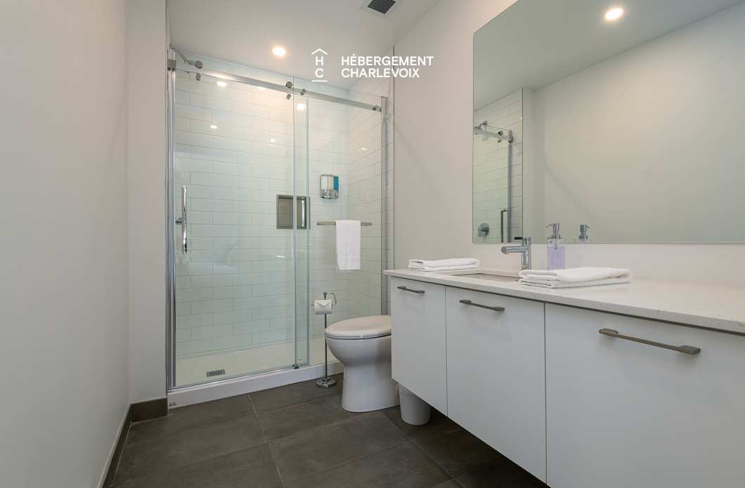 MGR-750:  Condo 4e étage - Penthouse avec vue, perché au-dessus du Fleuve St-Laurent.
