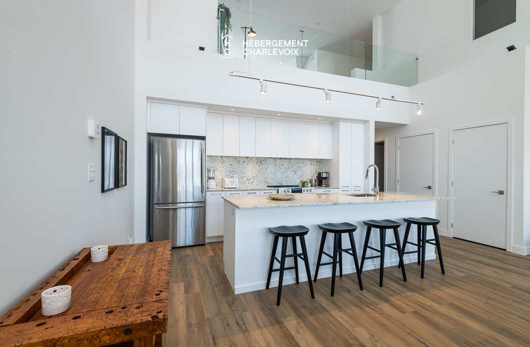 MGR-750:  Condo 4e étage - Penthouse avec vue, perché au-dessus du Fleuve St-Laurent.