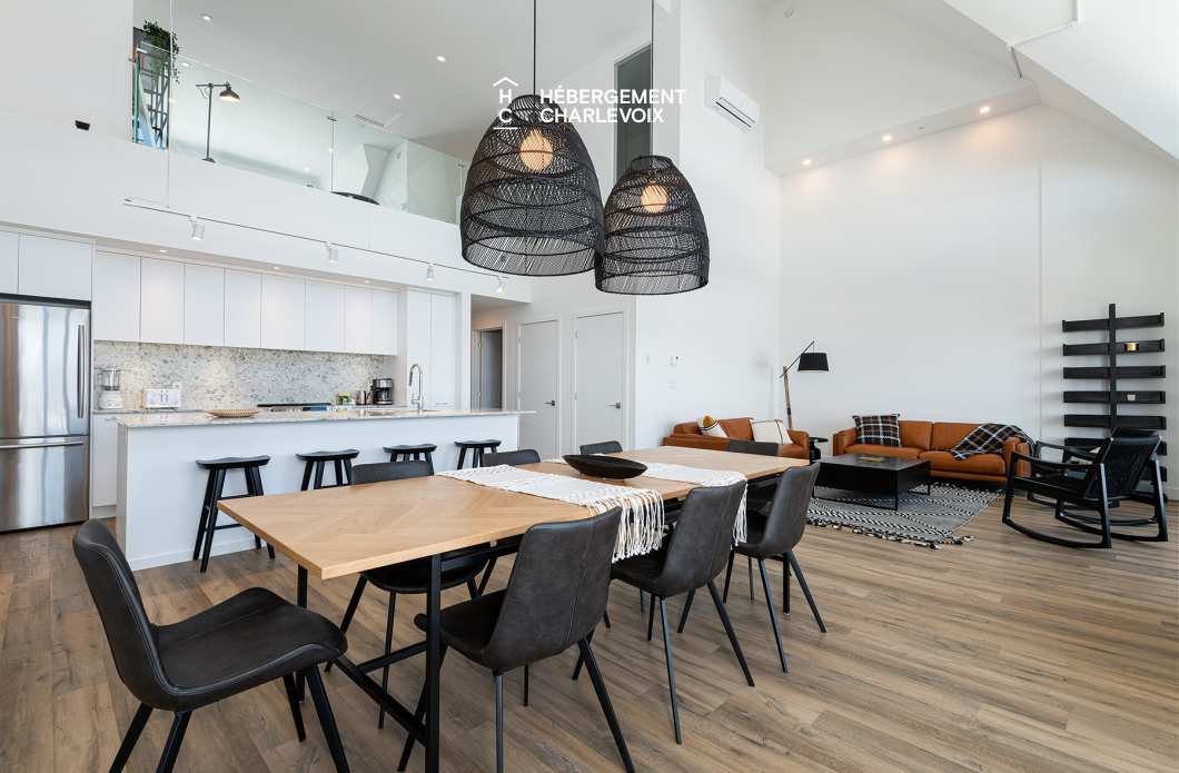 MGR-750:  Condo 4e étage - Penthouse avec vue, perché au-dessus du Fleuve St-Laurent.