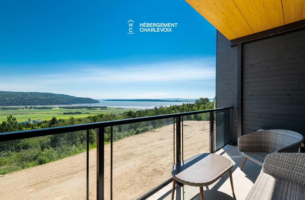 MGR-750:  Condo 4e étage - Penthouse avec vue, perché au-dessus du Fleuve St-Laurent.
