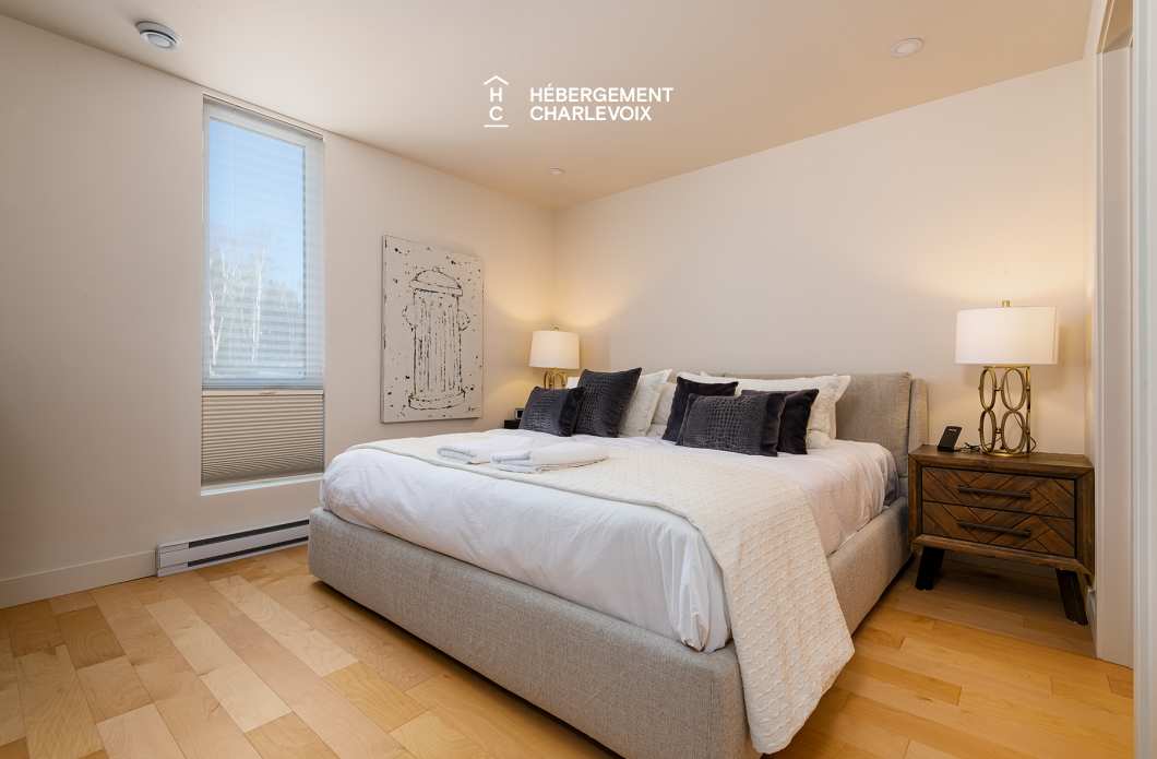 MGR-750:  Condo 4e étage - Penthouse avec vue, perché au-dessus du Fleuve St-Laurent.
