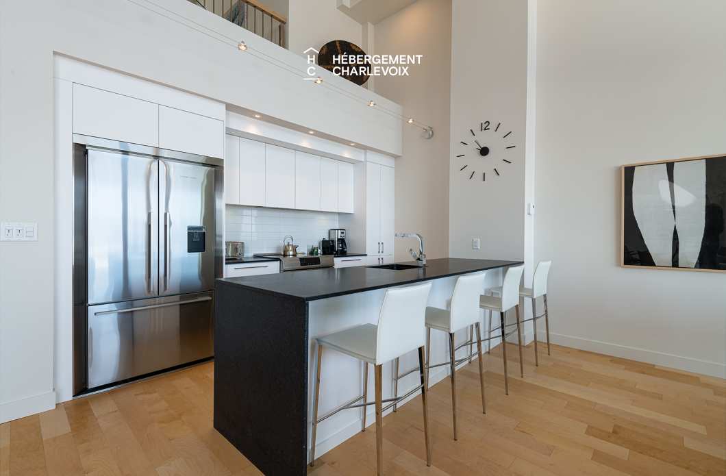 MGR-750:  Condo 4e étage - Penthouse avec vue, perché au-dessus du Fleuve St-Laurent.