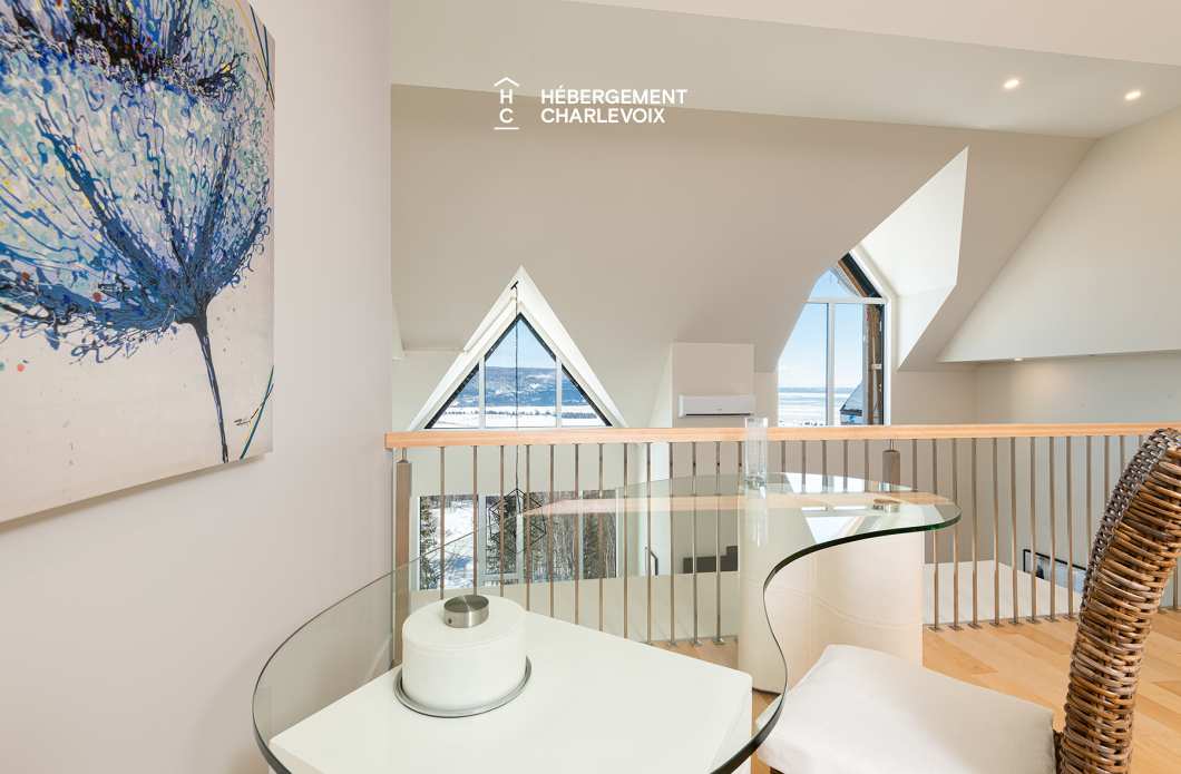 MGR-750:  Condo 4e étage - Penthouse avec vue, perché au-dessus du Fleuve St-Laurent.