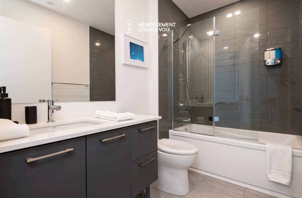 MGR-750:  Condo 4e étage - Penthouse avec vue, perché au-dessus du Fleuve St-Laurent.