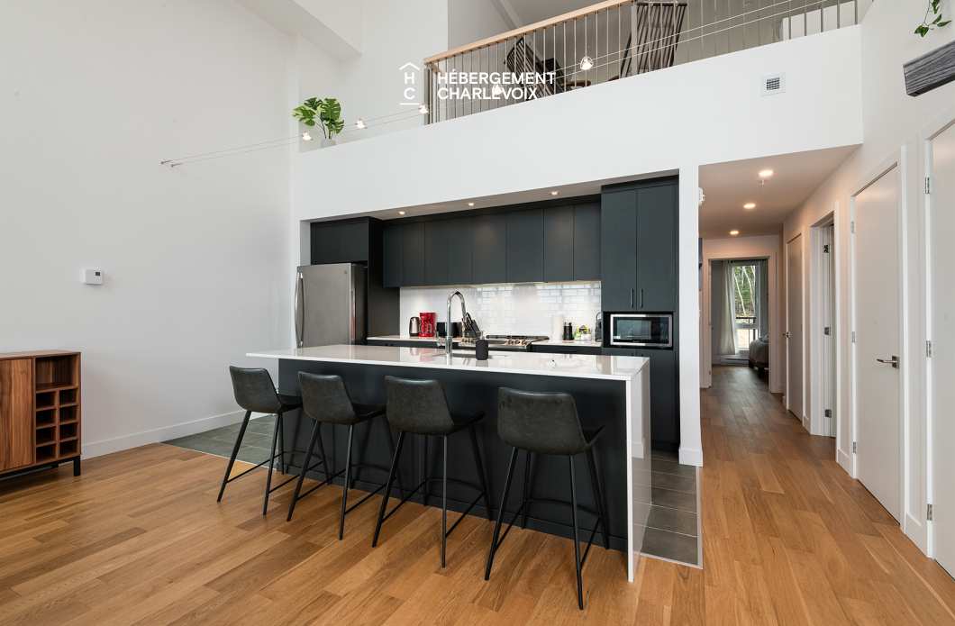 MGR-750:  Condo 4e étage - Penthouse avec vue, perché au-dessus du Fleuve St-Laurent.