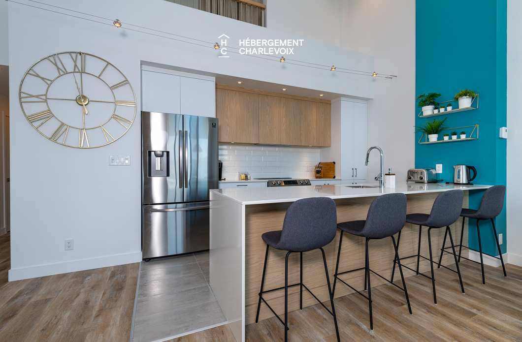 MGR-750:  Condo 4e étage - Penthouse avec vue, perché au-dessus du Fleuve St-Laurent.