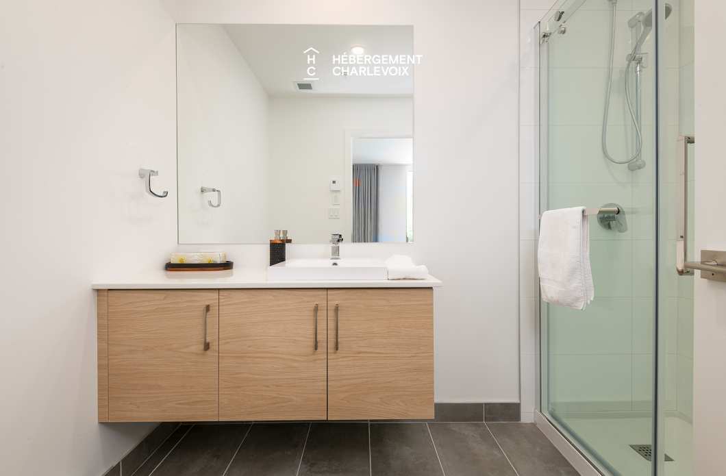 MGR-750:  Condo 4e étage - Penthouse avec vue, perché au-dessus du Fleuve St-Laurent.