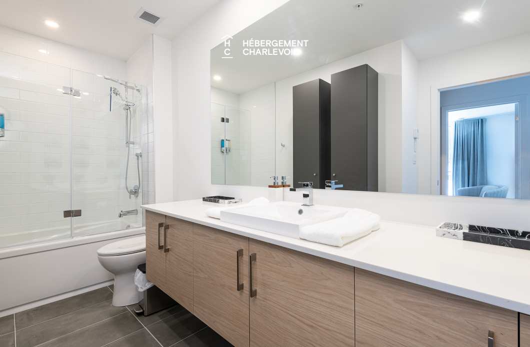 MGR-750:  Condo 4e étage - Penthouse avec vue, perché au-dessus du Fleuve St-Laurent.