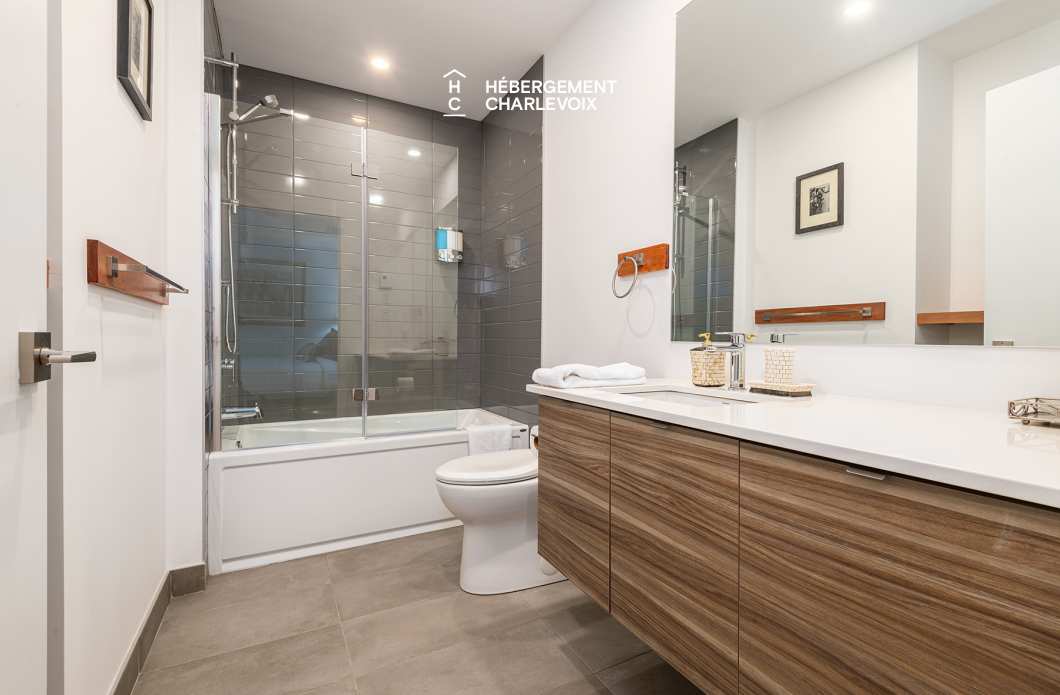 MGR-750:  Condo 4e étage - Penthouse avec vue, perché au-dessus du Fleuve St-Laurent.
