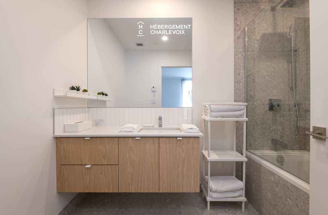 MGR-750:  Condo 4e étage - Penthouse avec vue, perché au-dessus du Fleuve St-Laurent.