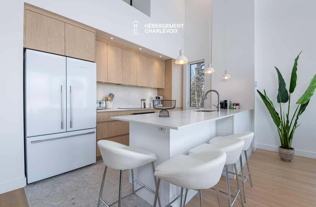 MGR-750:  Condo 4e étage - Penthouse avec vue, perché au-dessus du Fleuve St-Laurent.