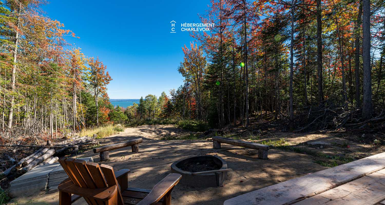 AAC-675 - Situé dans un secteur très boisé.