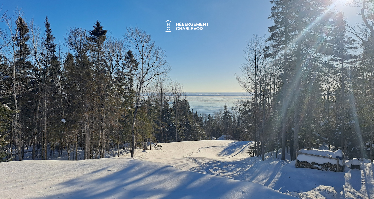 AAC-675 - Situé dans un secteur très boisé.