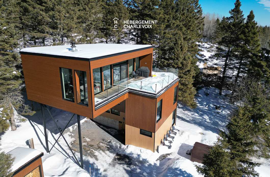 ABS-595 - Un feu de foyer suspendu dans un chalet de luxe à louer dans Charlevoix.