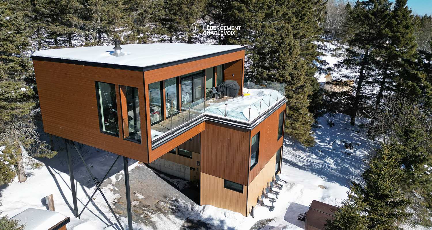 ABS-595 - Un feu de foyer suspendu dans un chalet de luxe à louer dans Charlevoix.