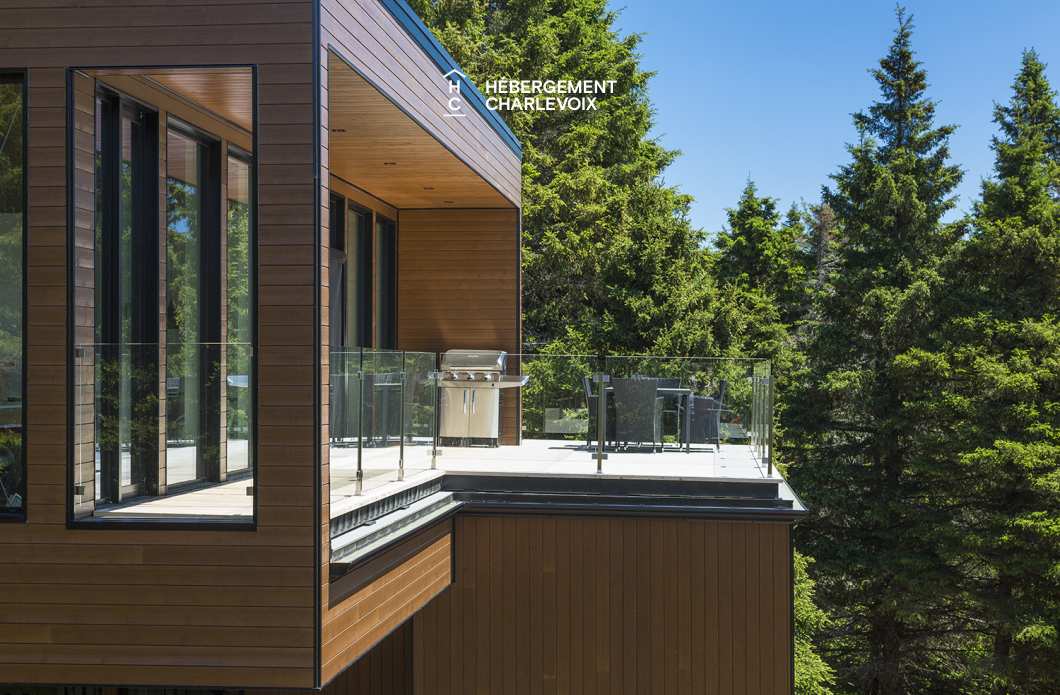 ABS-595 - Un feu de foyer suspendu dans un chalet de luxe à louer dans Charlevoix.