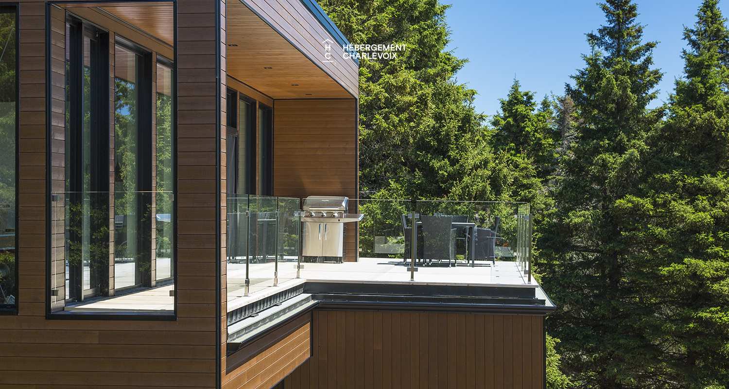 ABS-595 - Un feu de foyer suspendu dans un chalet de luxe à louer dans Charlevoix.