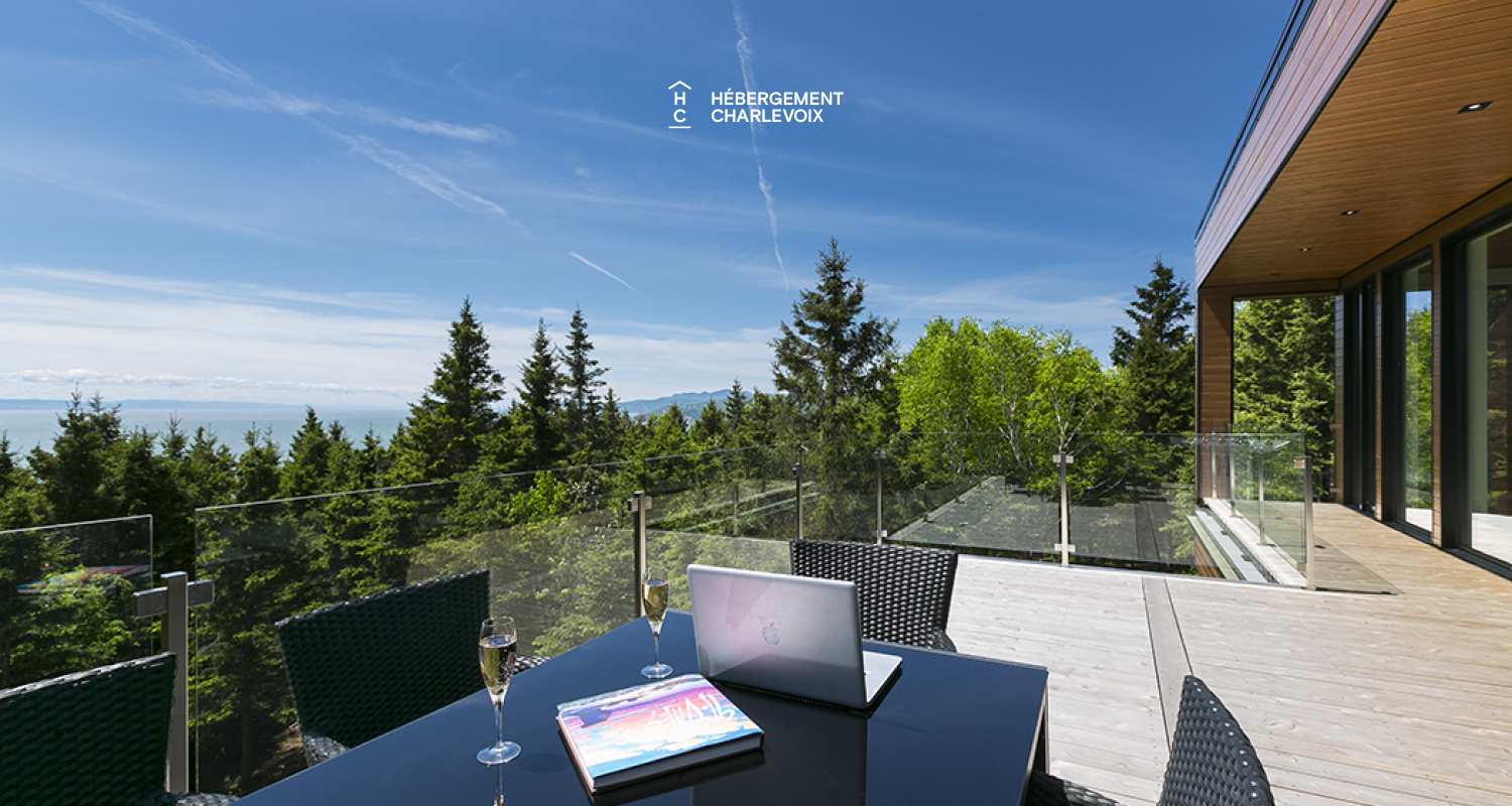 ABS-595 - Un feu de foyer suspendu dans un chalet de luxe à louer dans Charlevoix.