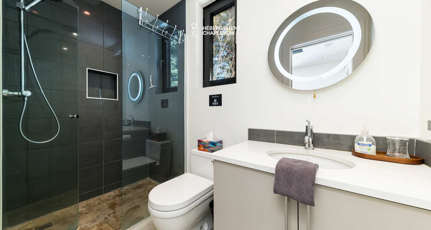 ABS-595 - Un feu de foyer suspendu dans un chalet de luxe à louer dans Charlevoix.