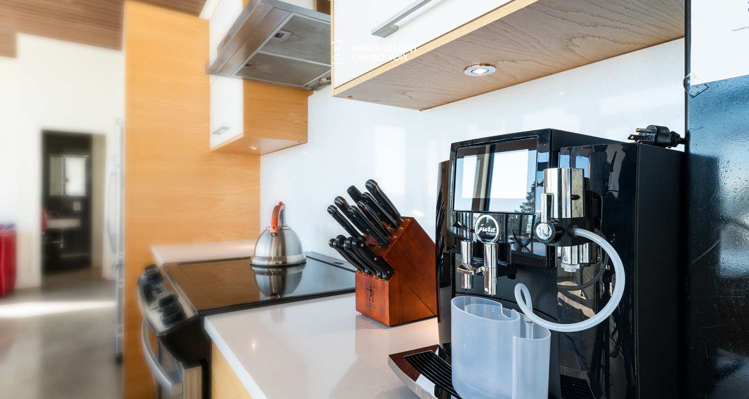 ABS-595 - Un feu de foyer suspendu dans un chalet de luxe à louer dans Charlevoix.