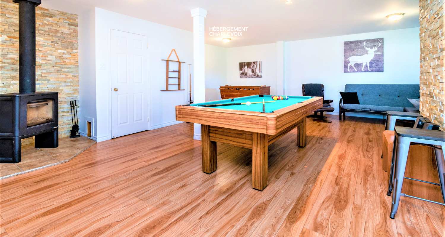 ACC-38 - Chalet à Petite-Rivière-St-François avec spa et vue sur le fleuve et les montagnes.