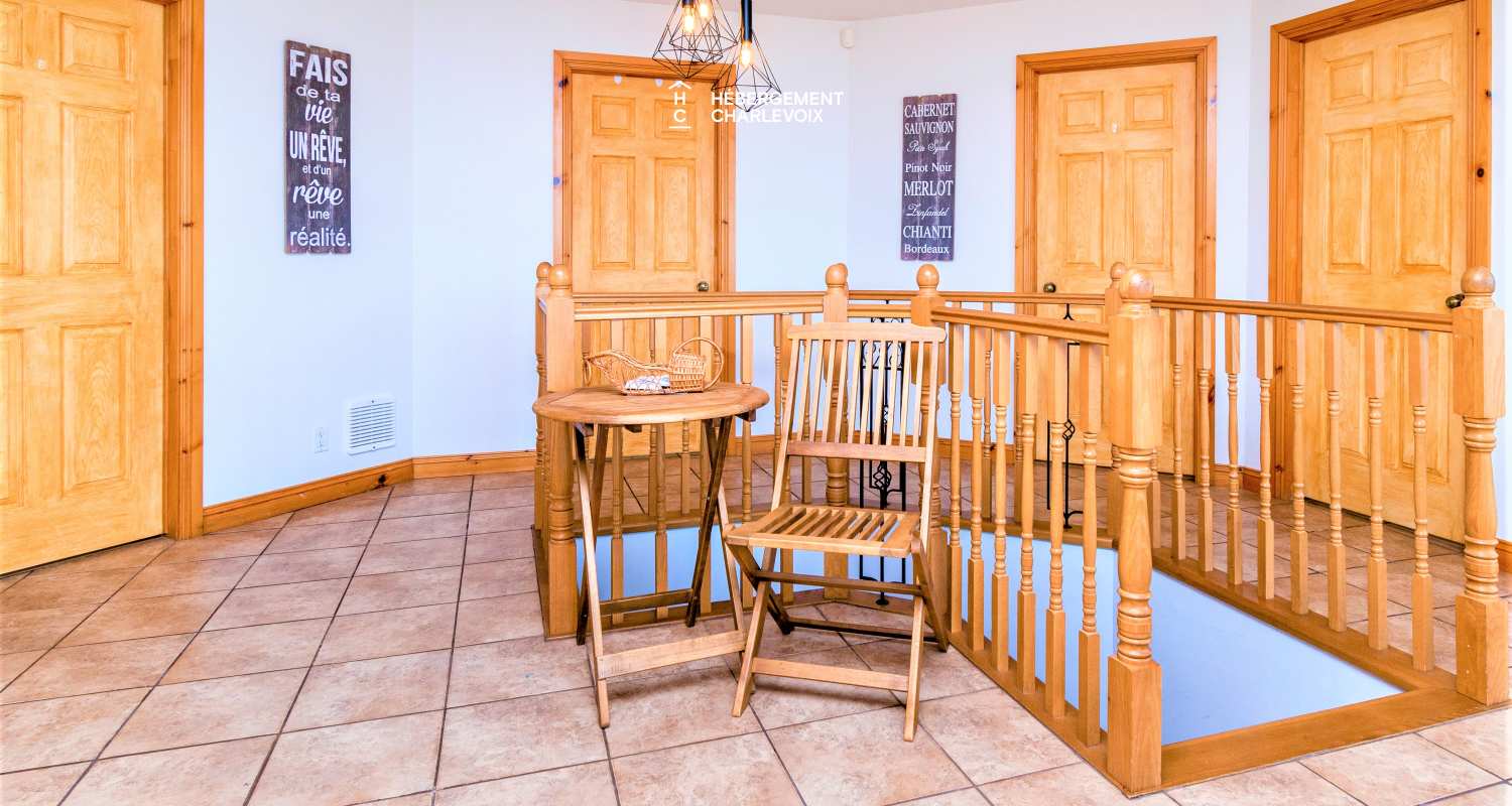 ACC-38 - Chalet à Petite-Rivière-St-François avec spa et vue sur le fleuve et les montagnes.