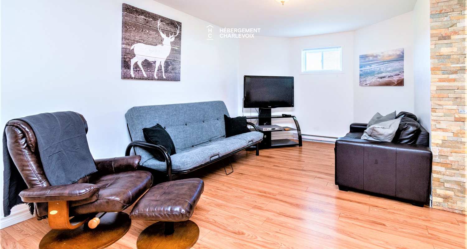 ACC-38 - Chalet à Petite-Rivière-St-François avec spa et vue sur le fleuve et les montagnes.