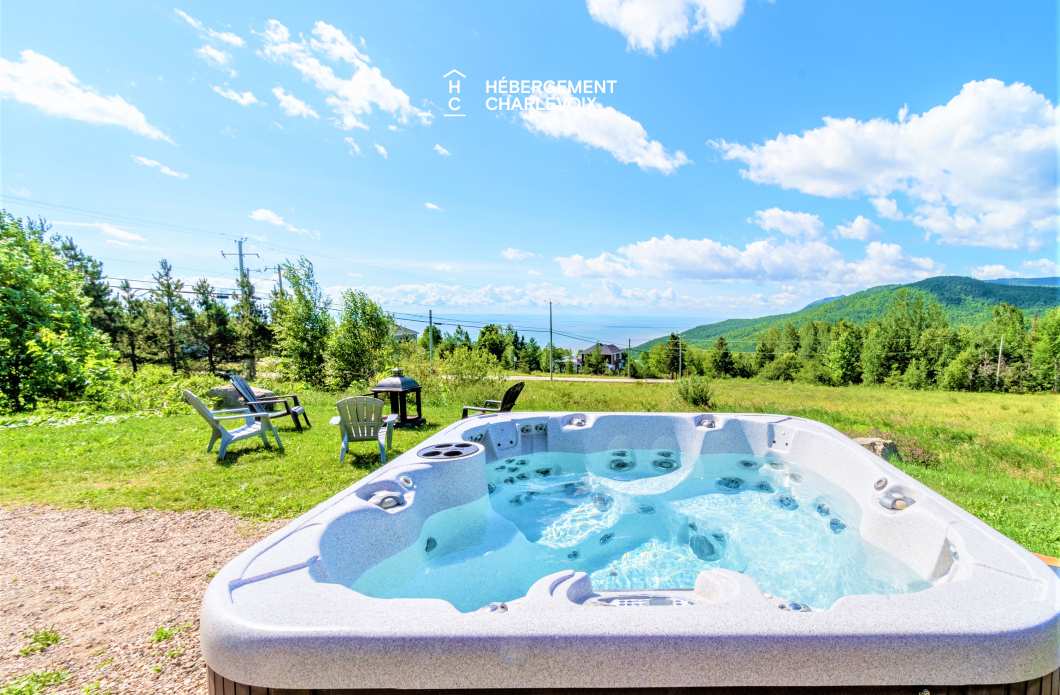 ACC-38 - Chalet à Petite-Rivière-St-François avec spa et vue sur le fleuve et les montagnes.
