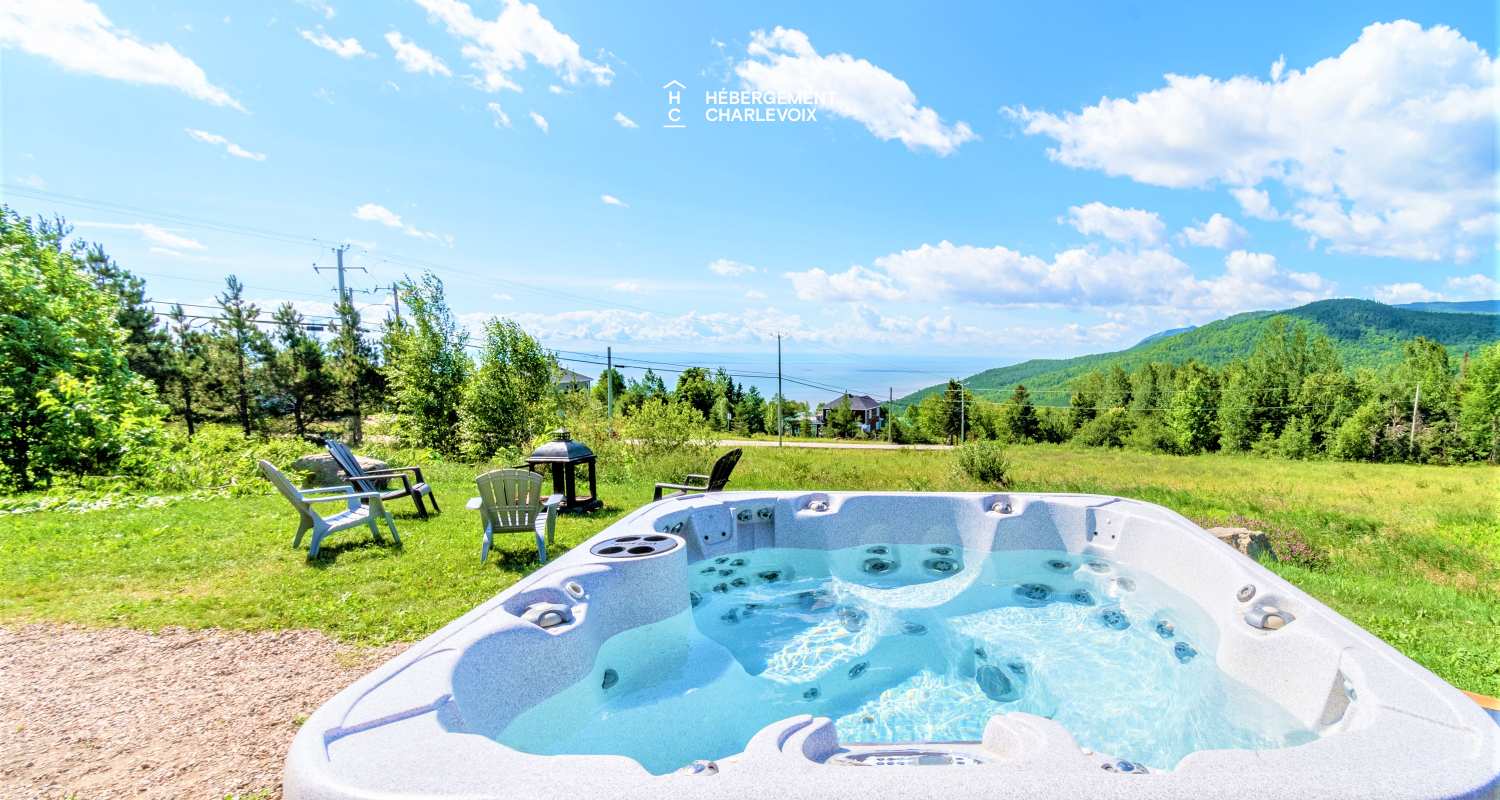 ACC-38 - Chalet à Petite-Rivière-St-François avec spa et vue sur le fleuve et les montagnes.