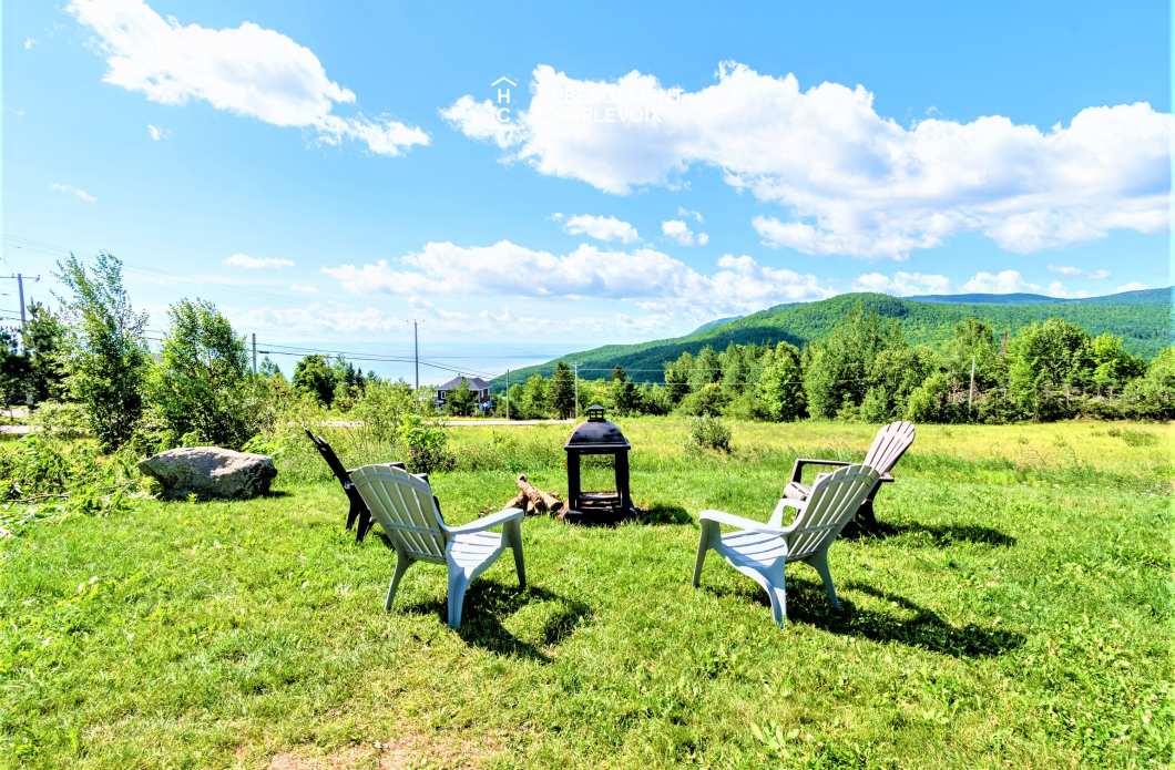 ACC-38 - Chalet à Petite-Rivière-St-François avec spa et vue sur le fleuve et les montagnes.