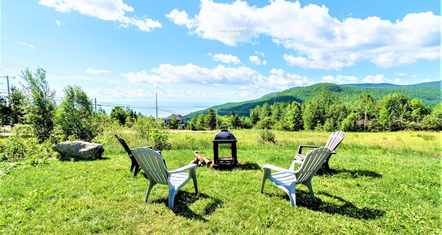 ACC-38 - Chalet à Petite-Rivière-St-François avec spa et vue sur le fleuve et les montagnes.