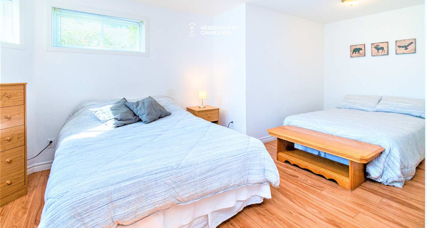 ACC-38 - Chalet à Petite-Rivière-St-François avec spa et vue sur le fleuve et les montagnes.