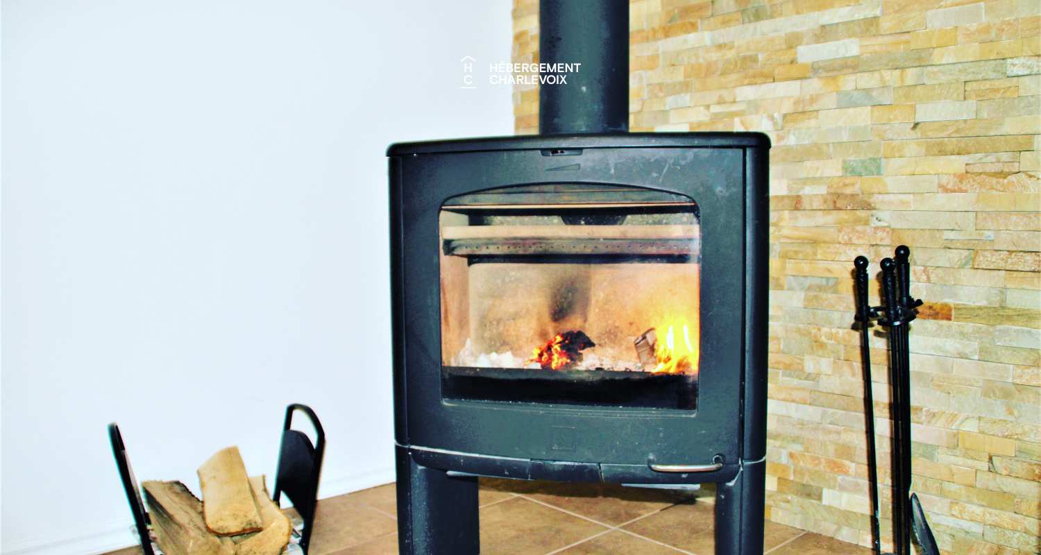 ACC-38 - Chalet à Petite-Rivière-St-François avec spa et vue sur le fleuve et les montagnes.