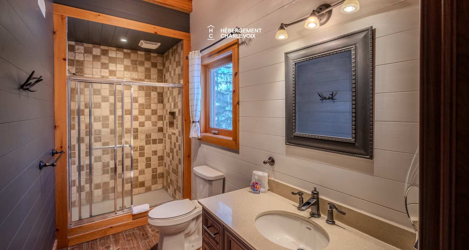 APO-211 - Beautiful windows and wood to inspire