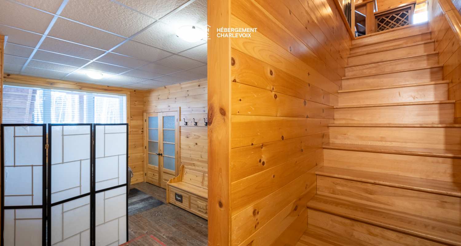 APO-211 - Beautiful windows and wood to inspire