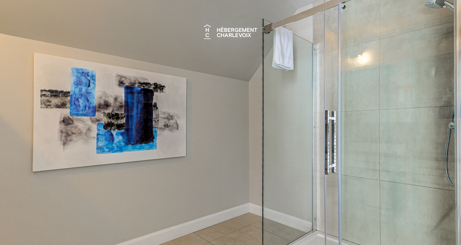 AST-47 - Swimming pool, spa and view of the St. Lawrence River!