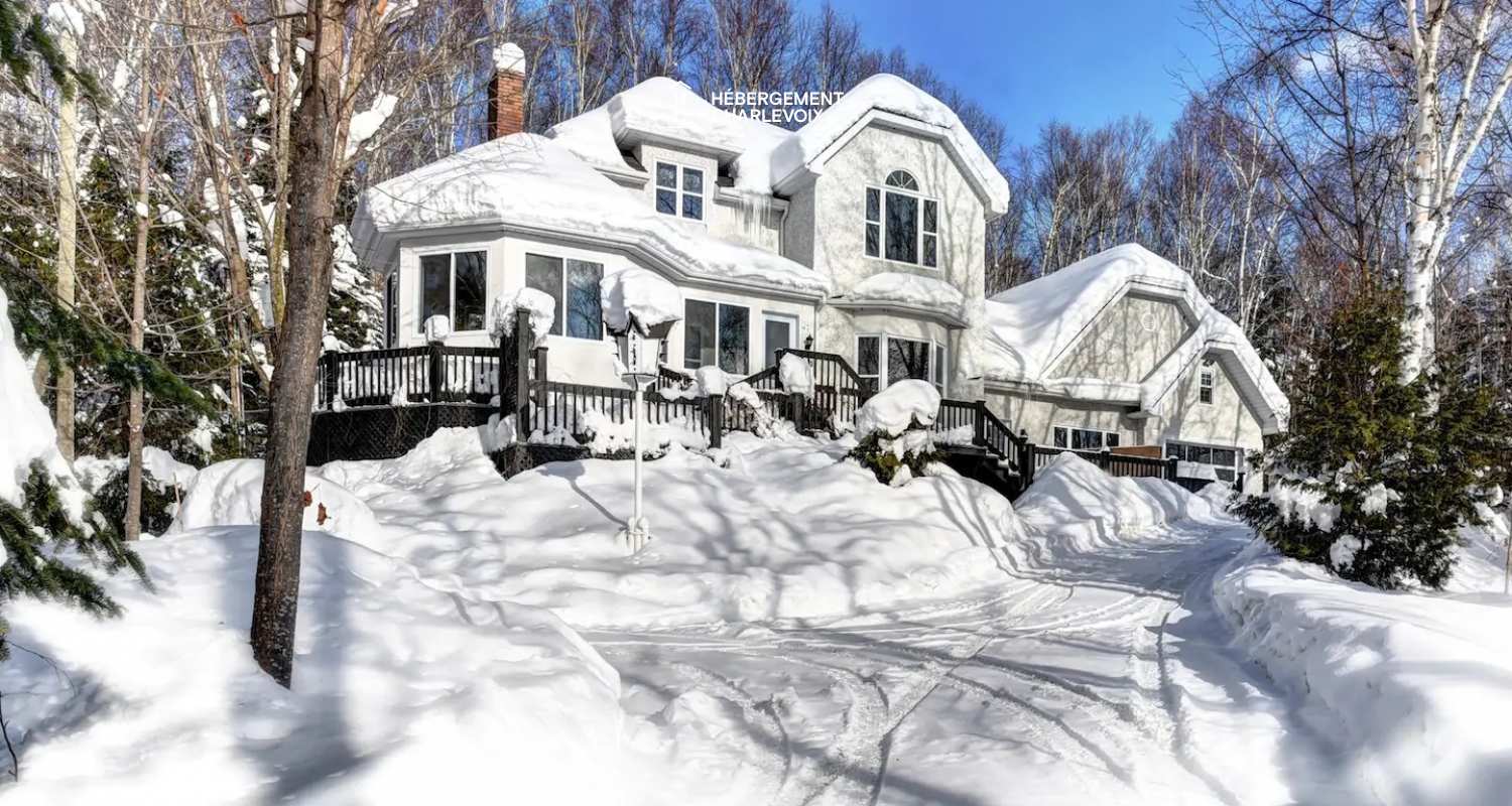 AST-47 - Swimming pool, spa and view of the St. Lawrence River!